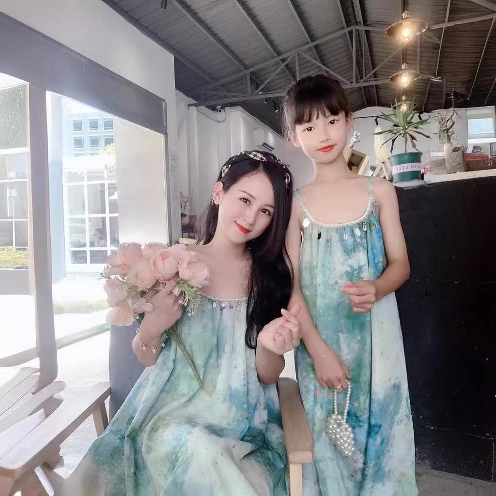 Summer Tie-Dye Mother-Daughter Seaside Vacation Dress: Loose-Fit, Slimming, Sweet French Style with Suspenders.