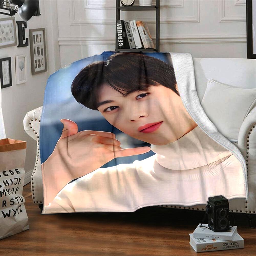 1Pc Cha Eun-woo Blanket Soft Comfortable Polyester Blanket All Season Warm Throw Bedroom Office Outdoor Use Ideal Christmas Gift Choice Print Home Bla