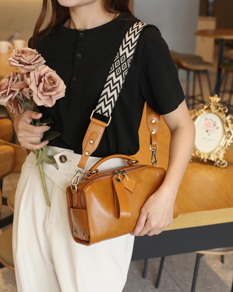 2025 Spring/Summer Women's Large-Capacity Retro Boston Square Bag - Soft Leather Crossbody Shoulder Bag