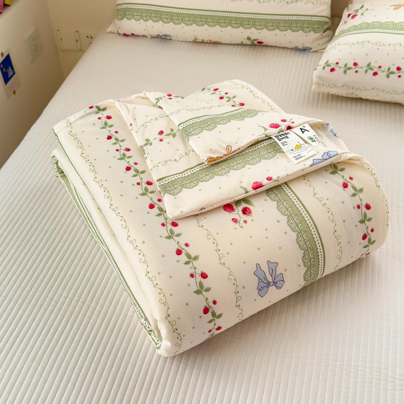 Soft Cotton Air-Conditioning Quilt: Smooth, Machine Washable Summer Blanket for Kids with Soybean Fiber