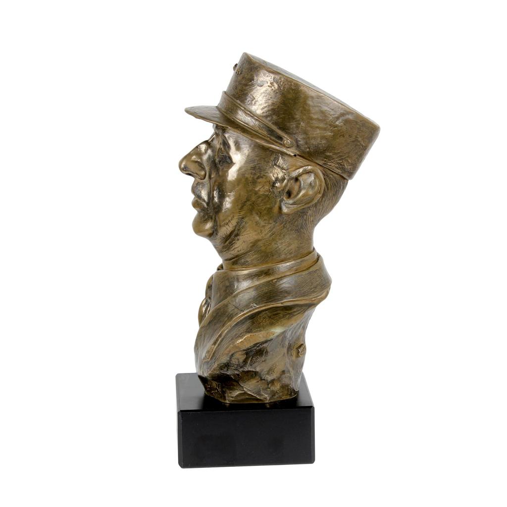 Charles de Gaulle - marble bust, statuette of a famous person, decoration for office, school, and hotel by the Art-Dog brand