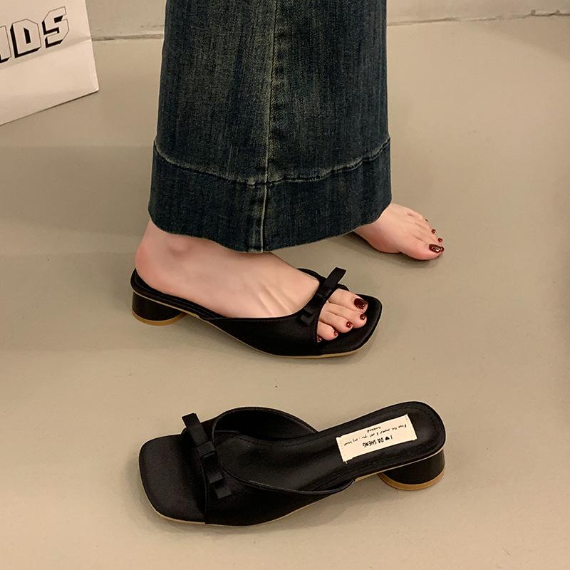 Outer wear with skirt one-word slippers female new fairy temperament bow beach cool slippers