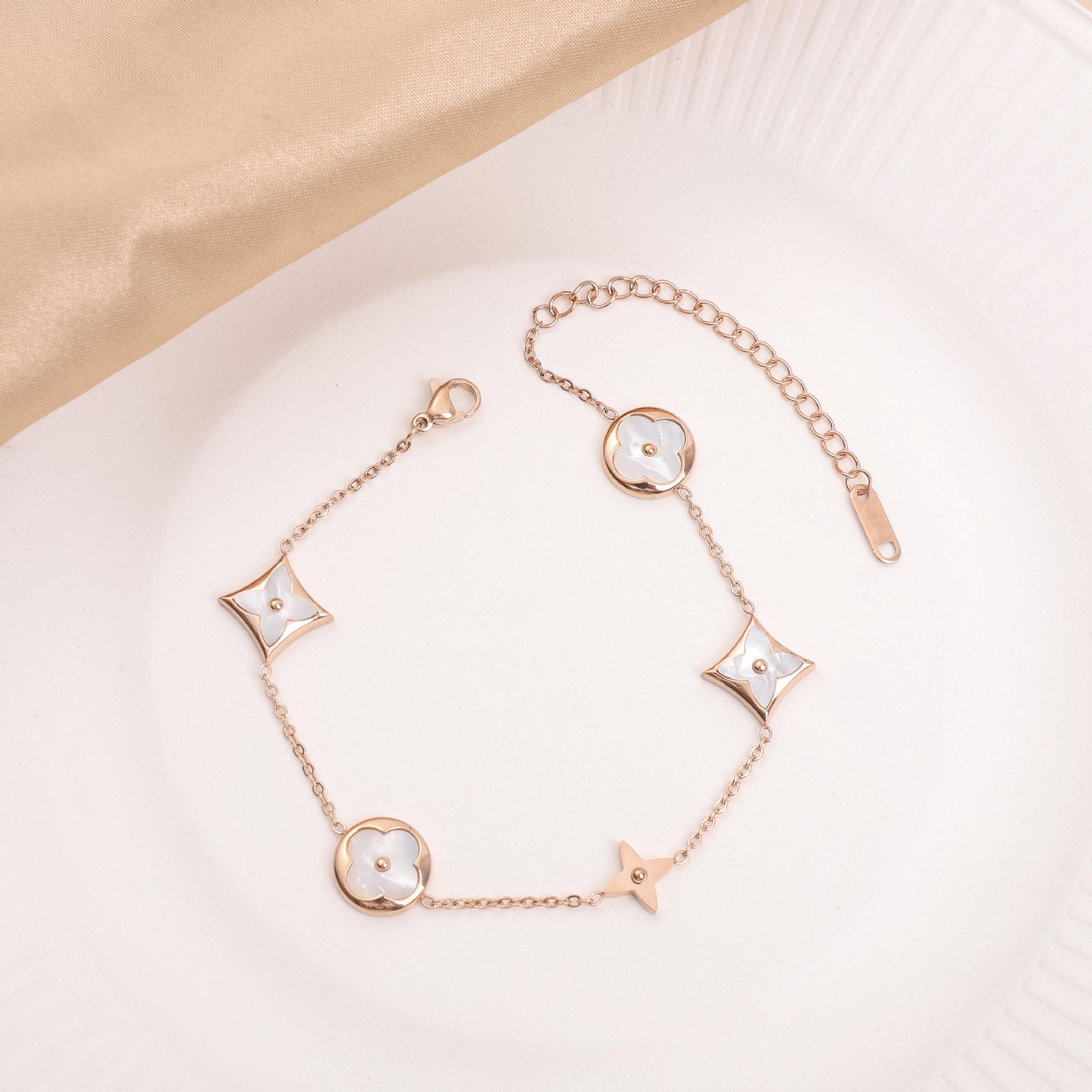 

Элегантный женский браслет из титановой стали - Стильный, Высококлассный дизайн, Легкая роскошь, Универсальный модный аксессуар