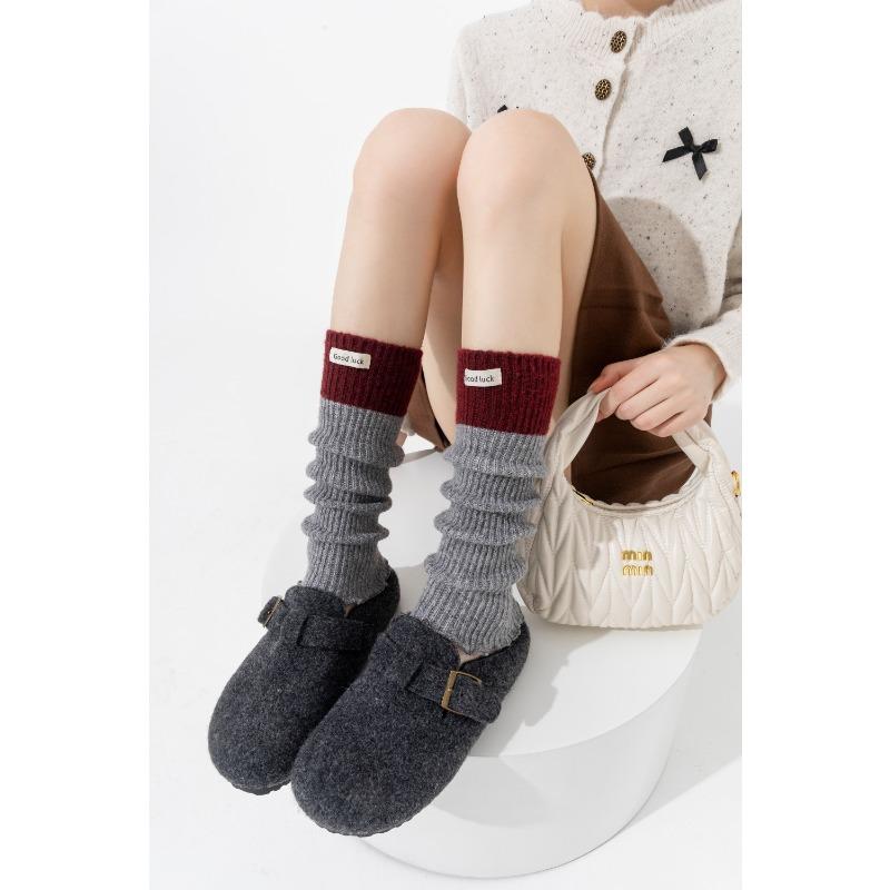 Women's Autumn and Winter Woolen Pile Socks with Fabric Labels, Color-blocking Knitted Long Stockings, Thickened Warm Calf Socks