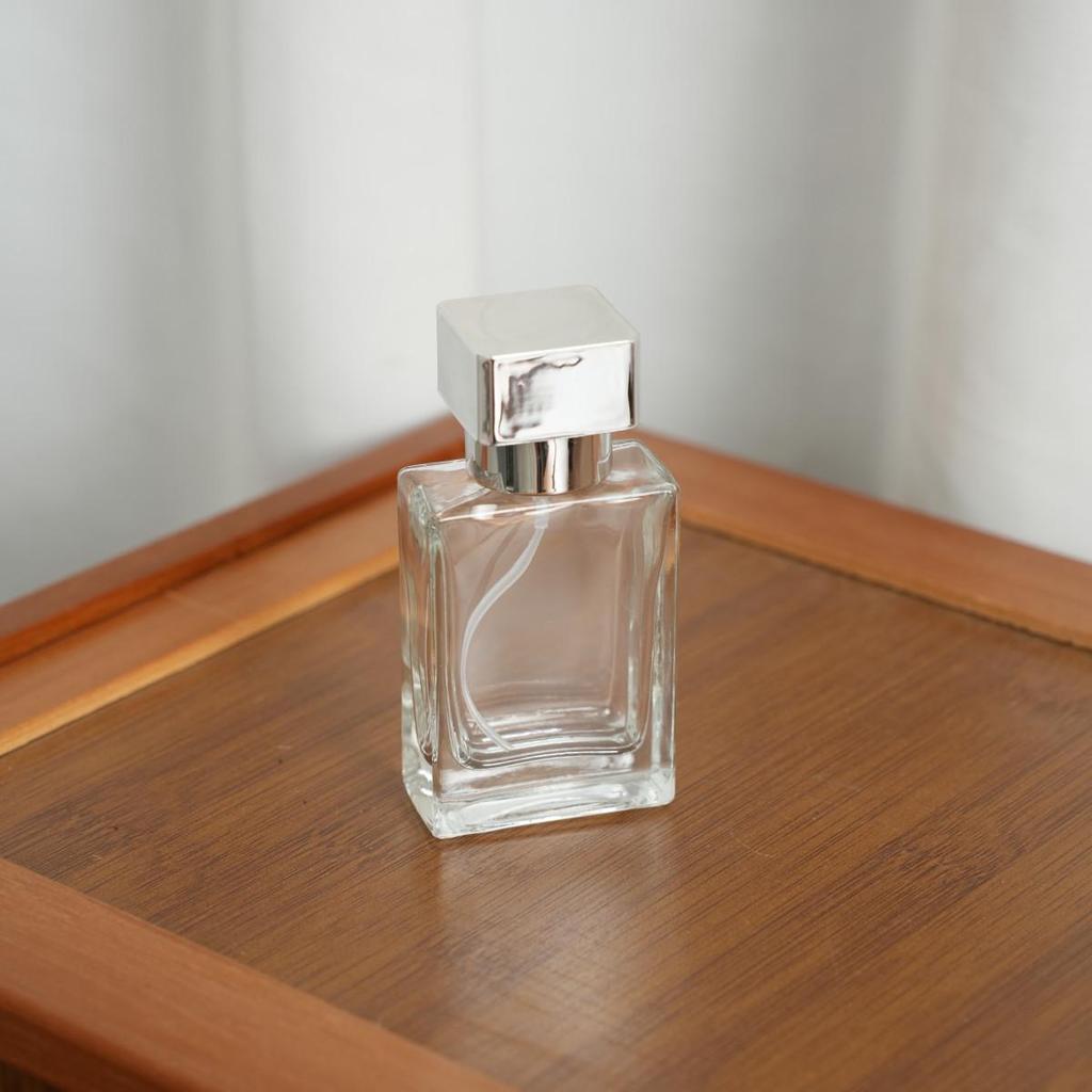 30ml/50ml Square Glass Perfume Bottle with Screw Cap and UV Spray