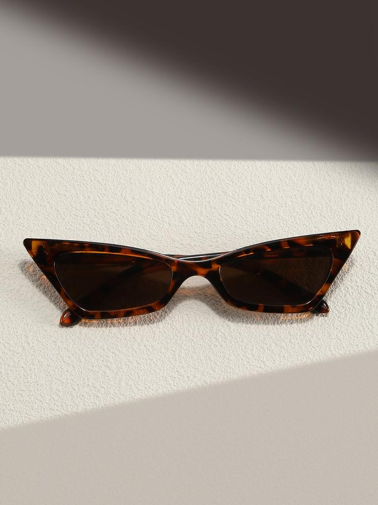 1 pair of retro tortoiseshell triangle women's fashion sunglasses travel pose model glasses UV protection glasses