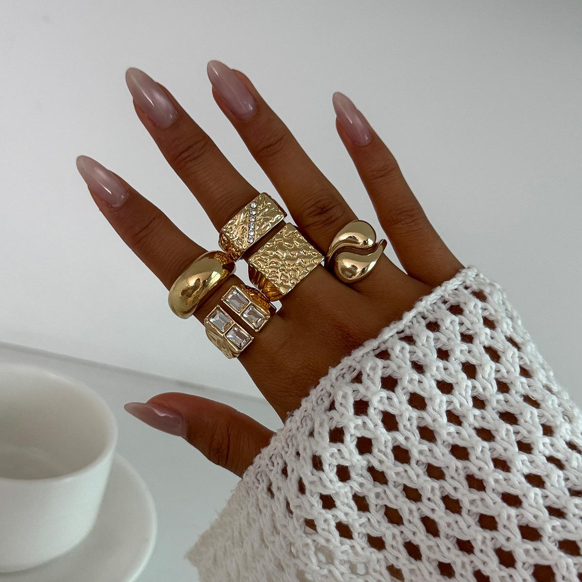 European & American Fashion Jewel Set: Hollow Rhinestone Irregular Retro Alloy Pleated Rings
