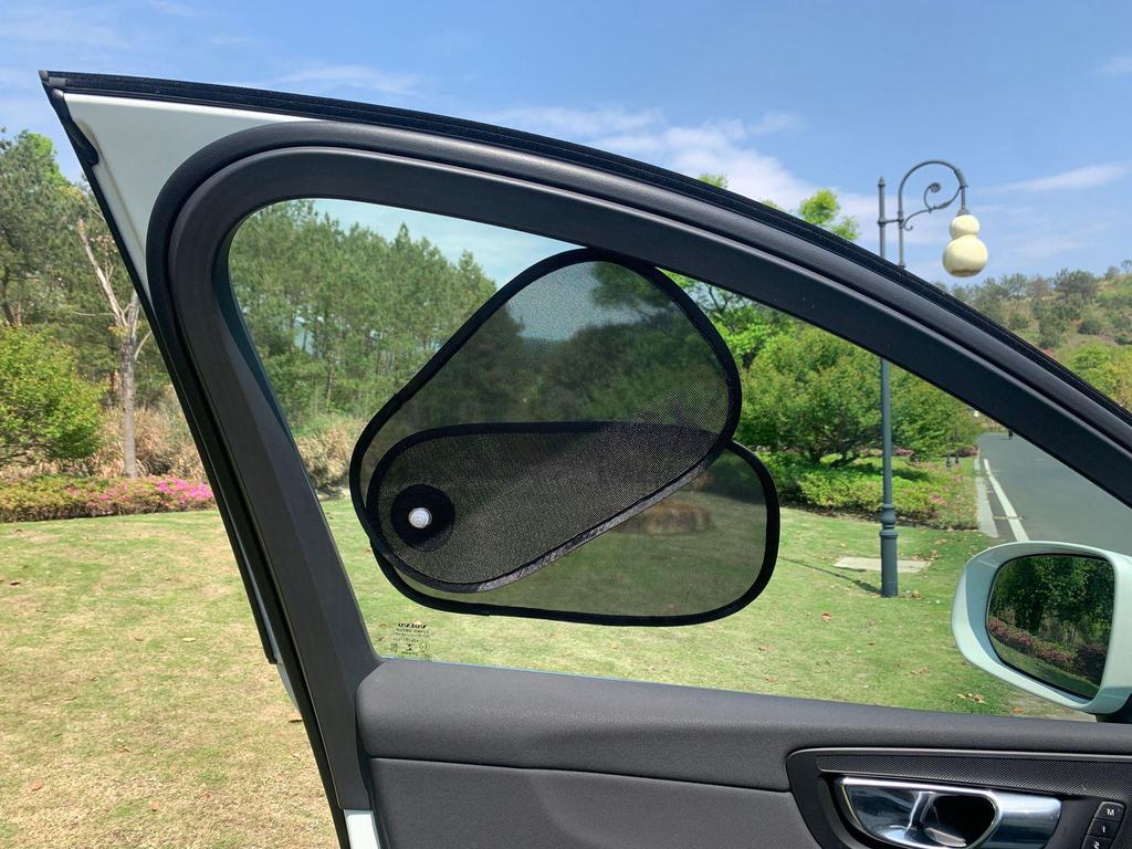 Adjustable Car Side Window Sunshade: Foldable, Heat-Insulating, Vision-Friendly Sun Protection (One Piece)