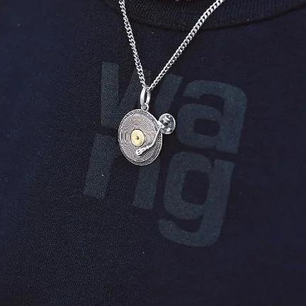 Hip Hop Vinyl Record Player Pendant Necklace, Trendy Couple Style, Personalized Versatile Sweatshirt Chain