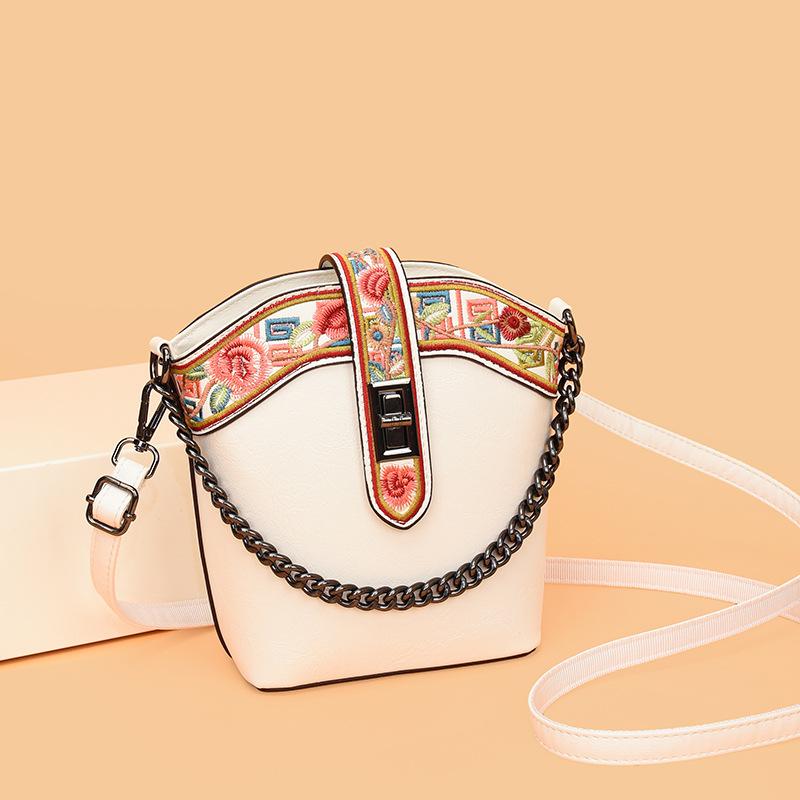 Retro Ethnic Style Embroidered Women's Shoulder Bags Soft PU Casual Ladies Messenger Bags Commuter Texture Women's Crossbody Bag for Mother's Day Gift