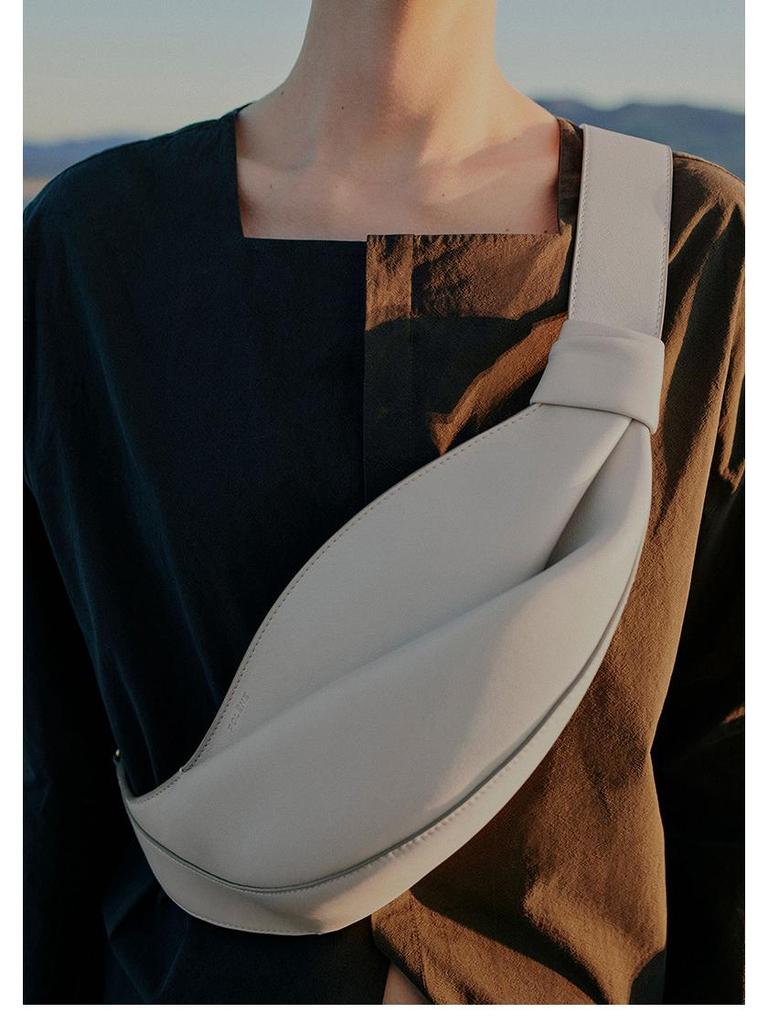 Sommerausgabe: Polene Croissant Rindsleder Umhängetasche—Geräumige Damen Schultertasche