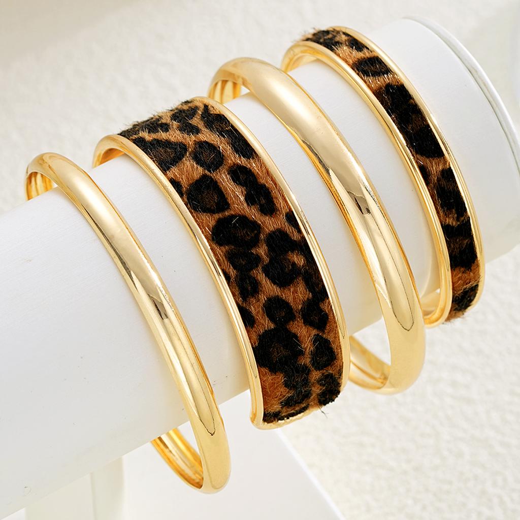 17KM 4 Piece Leopard Print Free Smooth Surface Bangle Fashion Jewelry Set Women Trendy Shiny Daily Party Accessory Decorative Gift