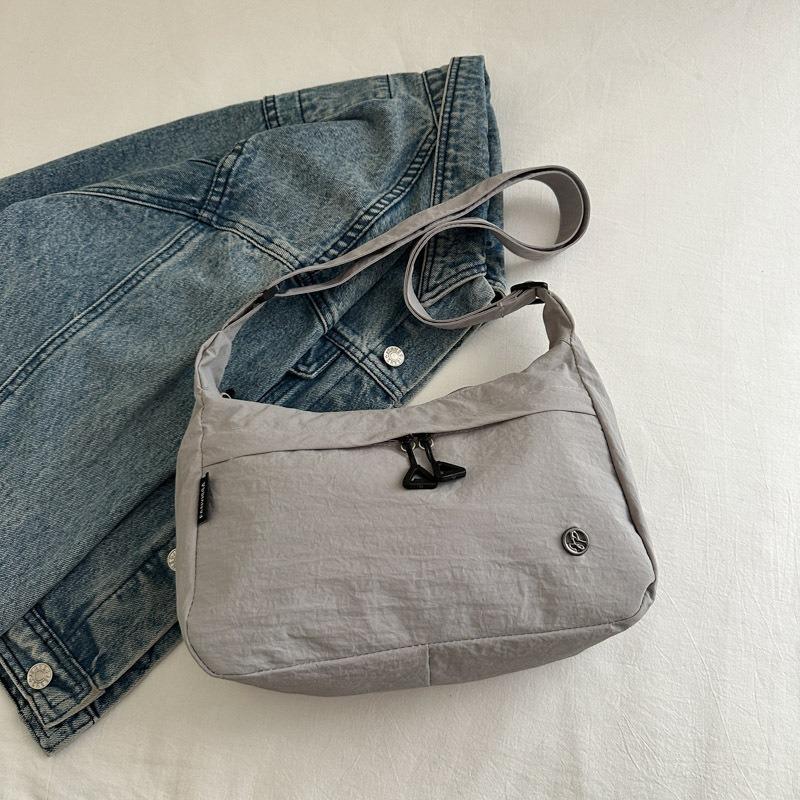

Large capacity nylon bag women s new casual summer messenger bag light travel commuter shoulder bag сірий колір
