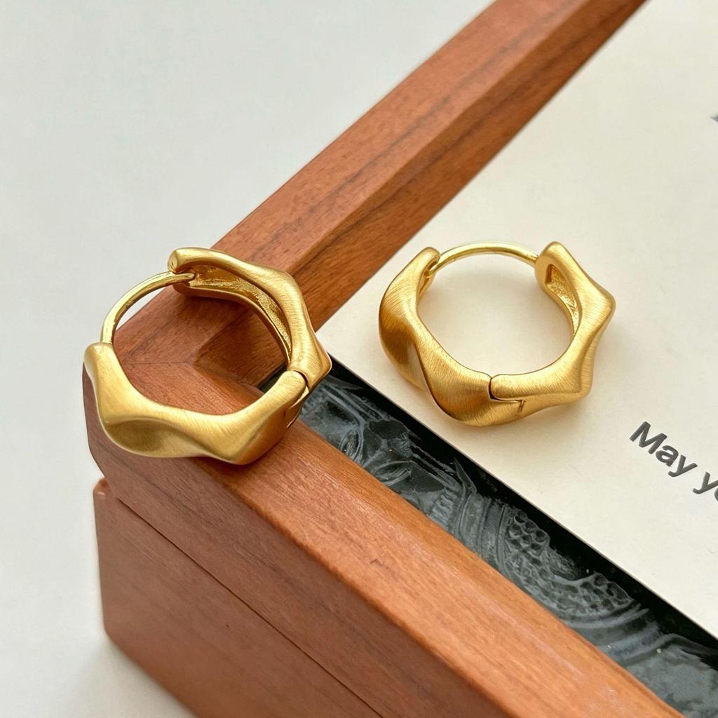 Chic Irregular Metal Hoop Earrings: Stylish, Versatile, and Cool Ear Accessories
