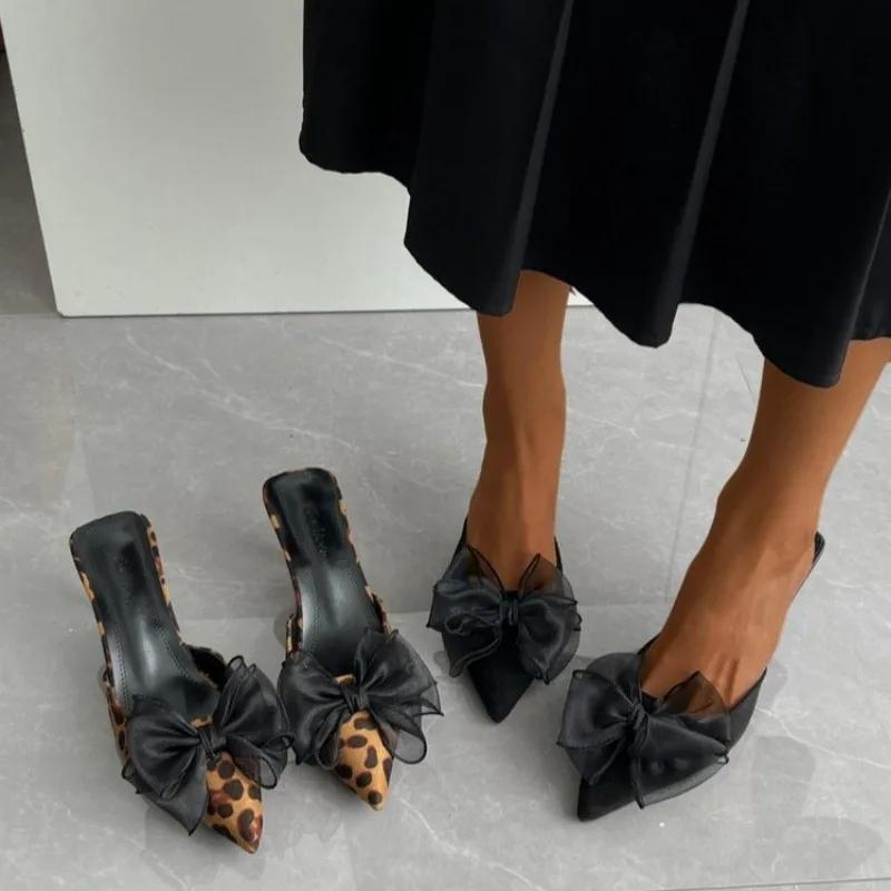 Divatos női cipők 2025 nyár plus size női papucsok masnival hegyes orral vékony sarkú papucsok ruhához divatos zárt orrú szandálok