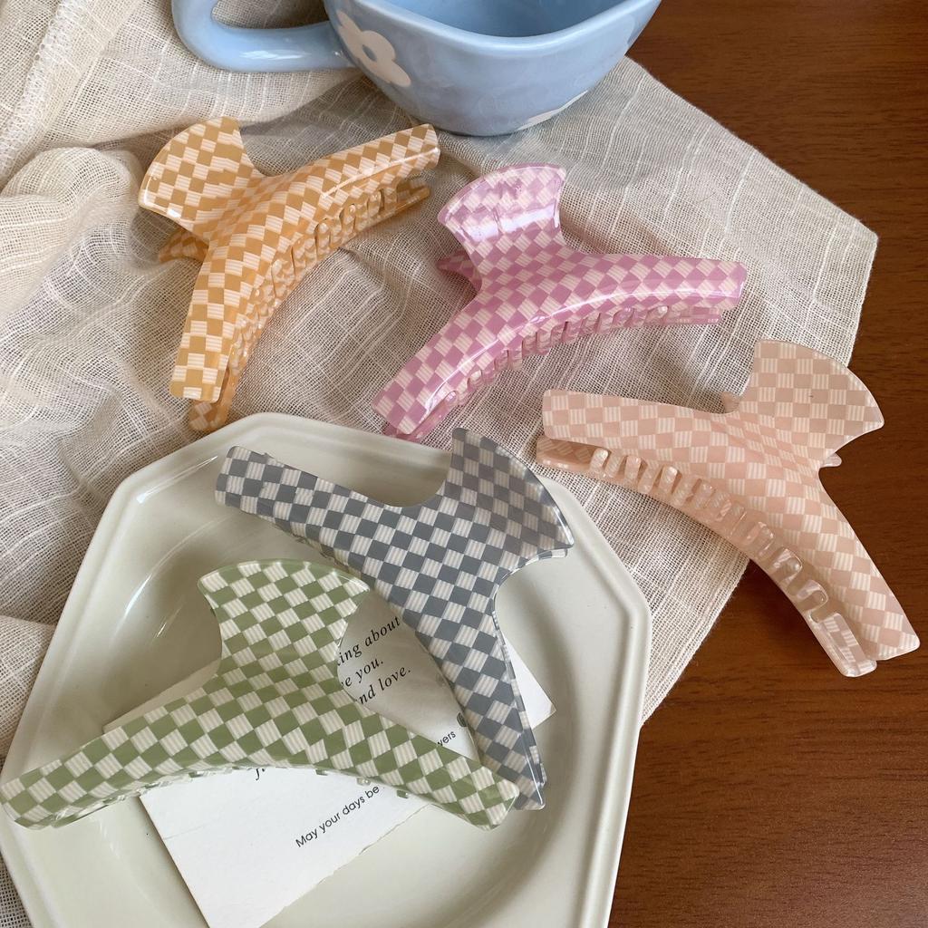Korean New Fashon 11CM Large Curved Colorful Plaid Hair Clip Simple Acrylic Shark Clip Hair Accessories For Woman Girls