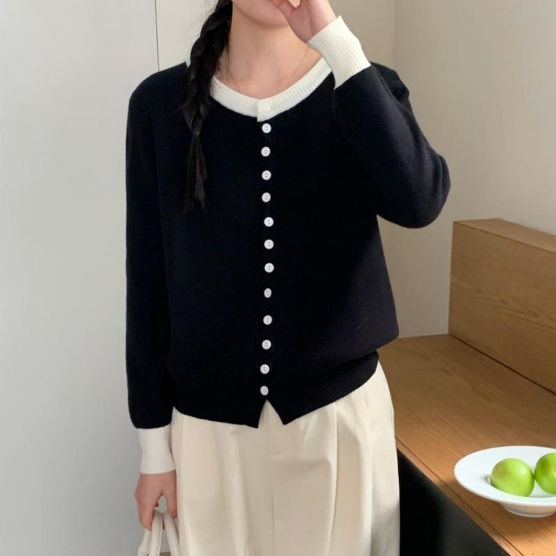 

Нишевый трикотажный свитер с круглым вырезом, женский осенне-зимний, контрастного цвета, универсальный, на пуговицах, с длинным рукавом Average size 57-165 чёрный