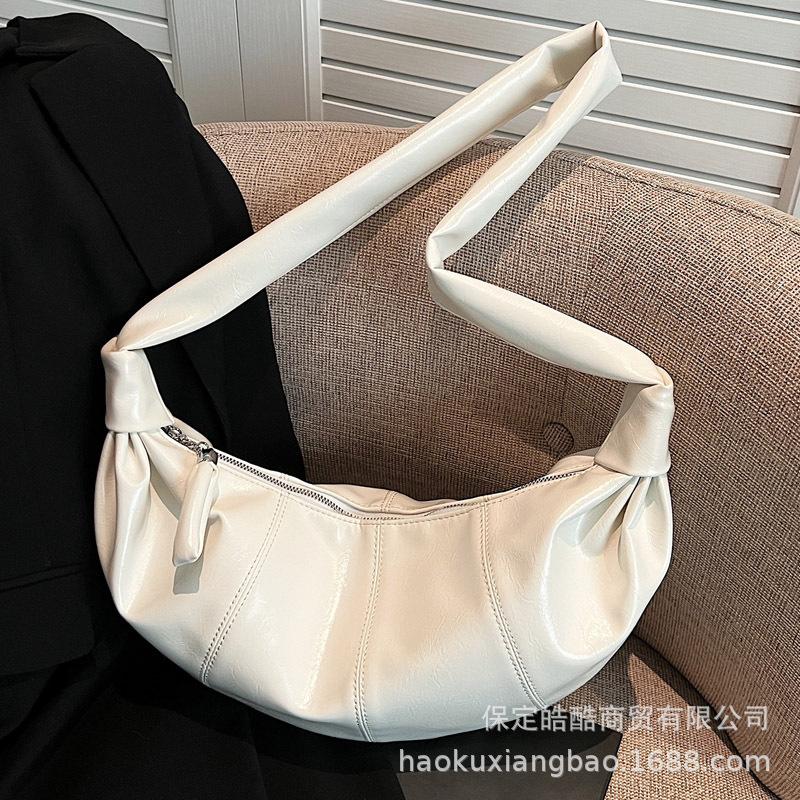 Large Capacity Bag Women's 2025 New Atmospheric Simple Versatile Messenger Bag Summer High-end Commuter Dumpling Bag