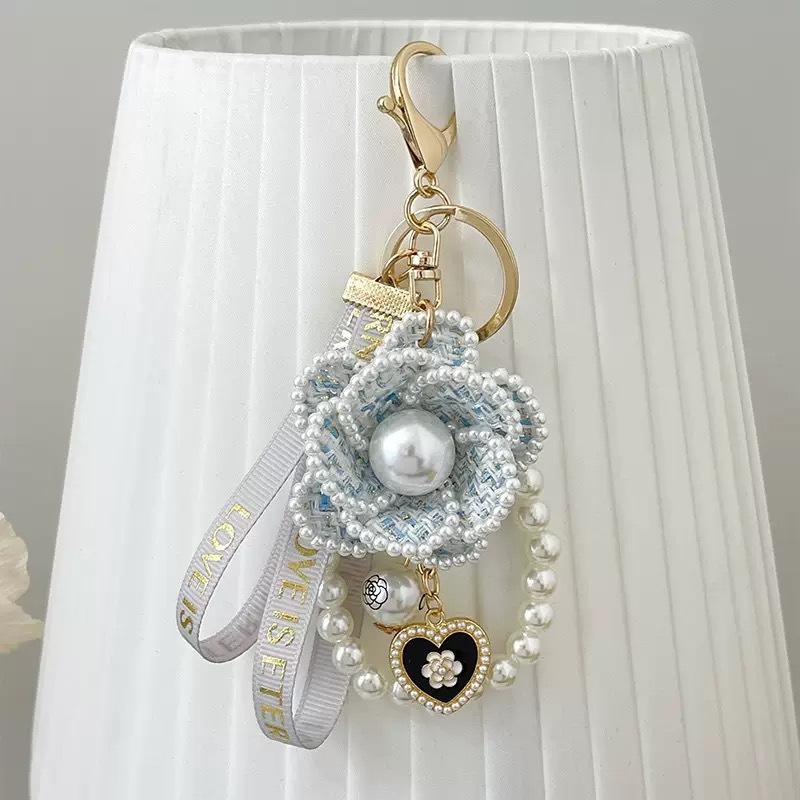 1 Elegant Handmade Camellia Keychain with Imitation Pearl Design, Suitable for Hanging On Cars, Bags, Any Item, Christmas Gifts
