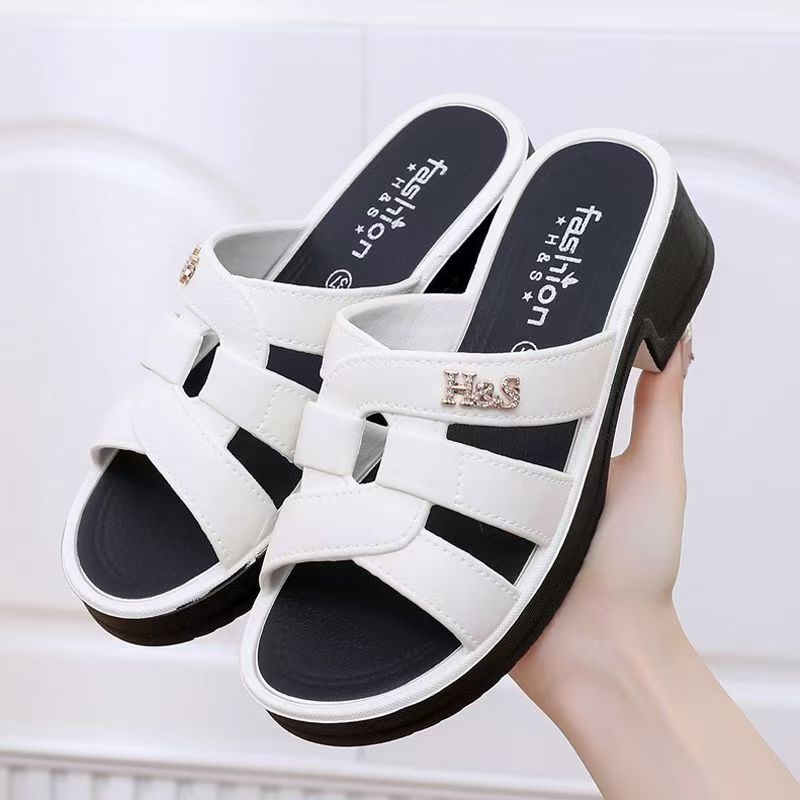 Women Summer New Block Heel One Word Slippers Thick Sole Non Slip Waterproof Home Slippers Outdoor Beach Slippers Sandals