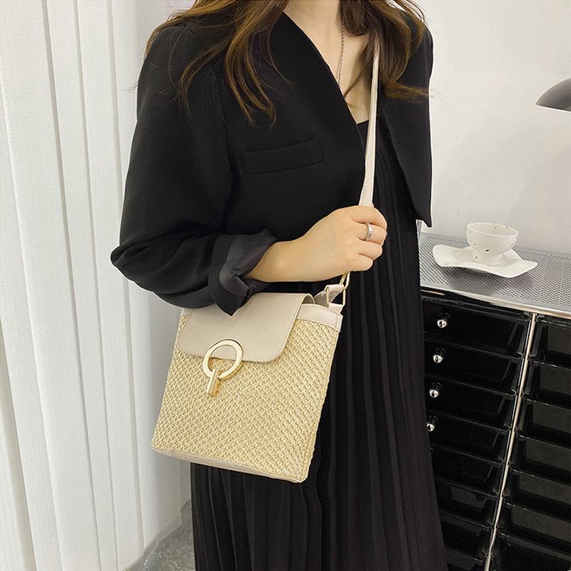 Malá slaměná taška kbelík pro ženy letní crossbody tašky ratanová plážová dámská cestovní kabelka a taška přes rameno