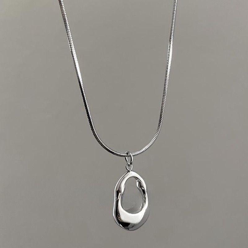 Hollow water drop metal minimalist necklace women s new popular niche light luxury collarbone chain temperament versatile