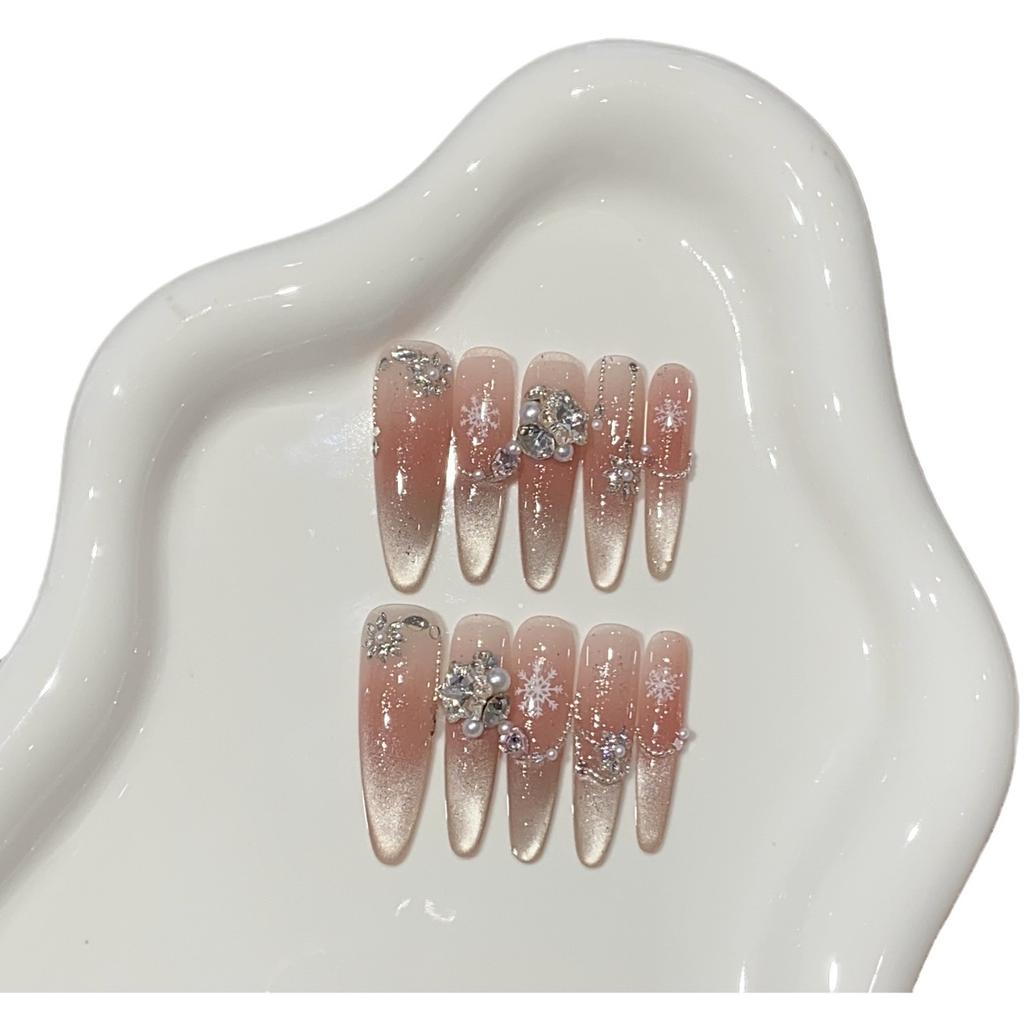 Winter Pure Desire Nail Art Ice-transparent Blush Gradient Cat Eyes Snowflake Pearls Piled with Snow Spirit