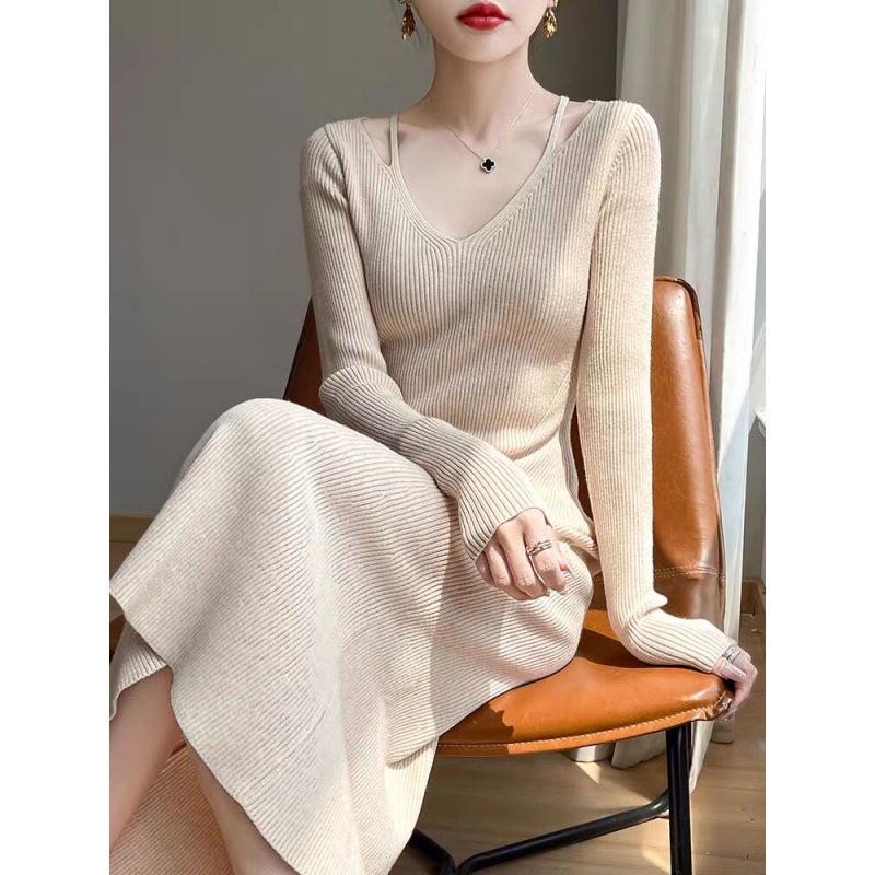 2025 Autumn/Winter Elegant Slim-Fit V-Neck Wool Knit Dress