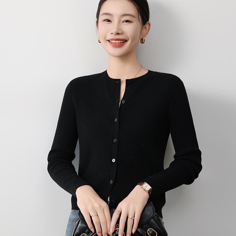 Dámský lehký kardigan z 50% vlny a 50% morušového hedvábí - všestranný úplet na 4 sezóny pro celoroční pohodlí a styl