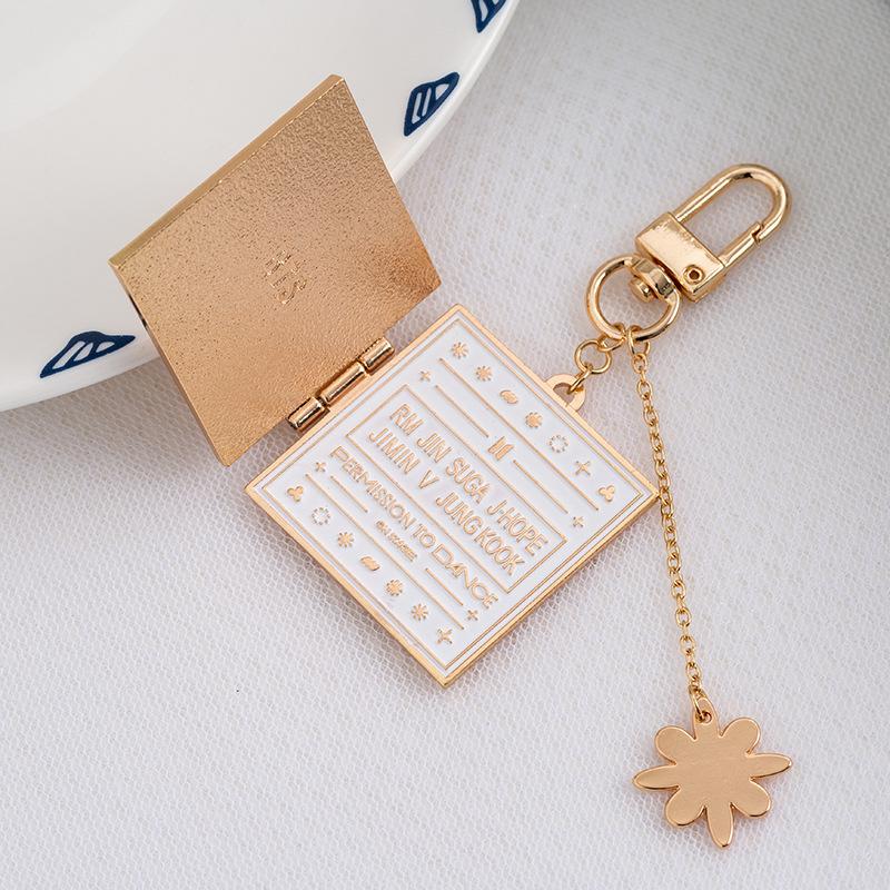 BTS Portachiavi Libro "Permission to Dance", Ciondolo in Metallo Inciso Bangtan Boys con Fiore, Accessorio Borsa per Fan Kpop ARMY