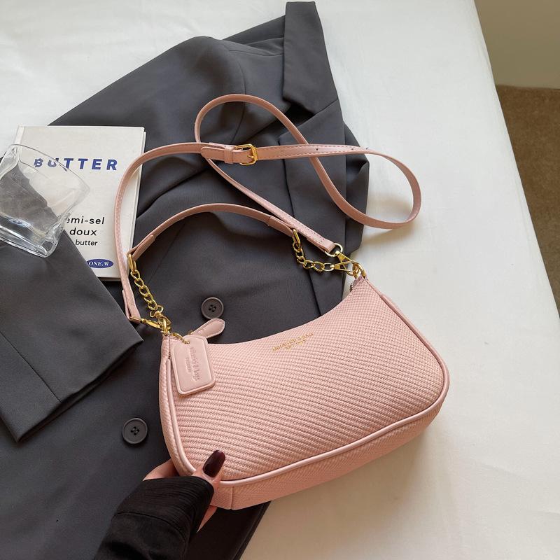 This year's popular bag women's 2025 new messenger bag Internet celebrity shoulder bag with the same texture chain small square bag