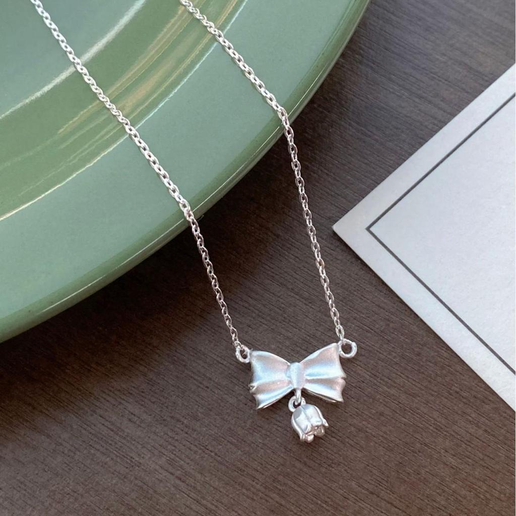 Sterling Silver Bow Lily Necklace - Women's Light Luxury Sweet Choker with Wind Chime Clavicle Design.