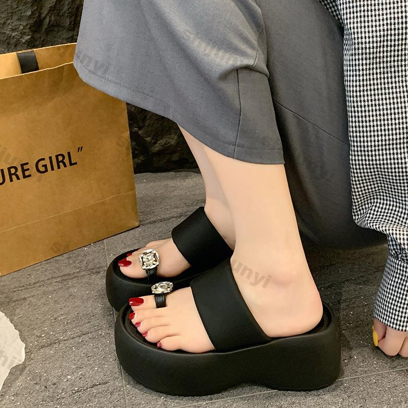 Fashion Women's Outdoor Slippers 2025 Summer New Platform Clip Toe Slippers Fashion Rhinestone Soft Sole Comfortable Luxury Flip Flops