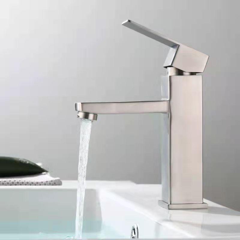 

Квадратный смеситель для раковины из матового золота, для ванной комнаты, устанавливаемый на столешницу, смеситель для умывальника, однорычажный, смеситель горячей и холодной воды