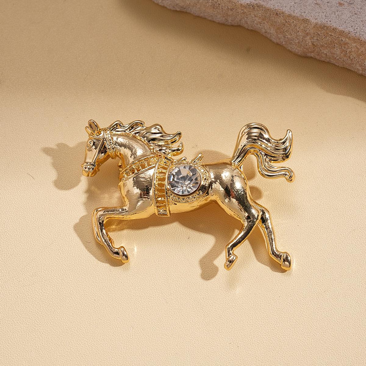 European and American metal feeling diamond-encrusted resin pony brooch personalized retro pin niche accessories