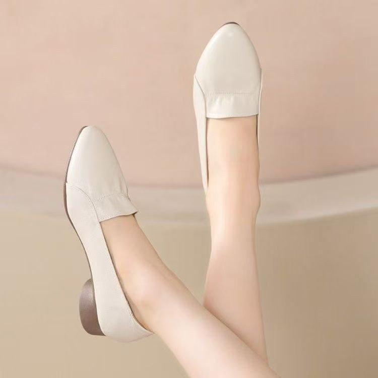 Pointed soft leather single shoes New year s flat-bottomed shallow mouth leather shoes Comfortable soft-soled soft leather shoes 40 2580₽