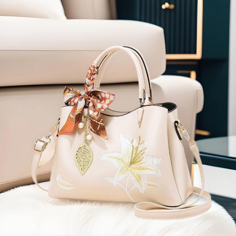 New High-end Embroidered Shoulder Bag for Middle-aged and Elderly Women As A Mother's Day Gift