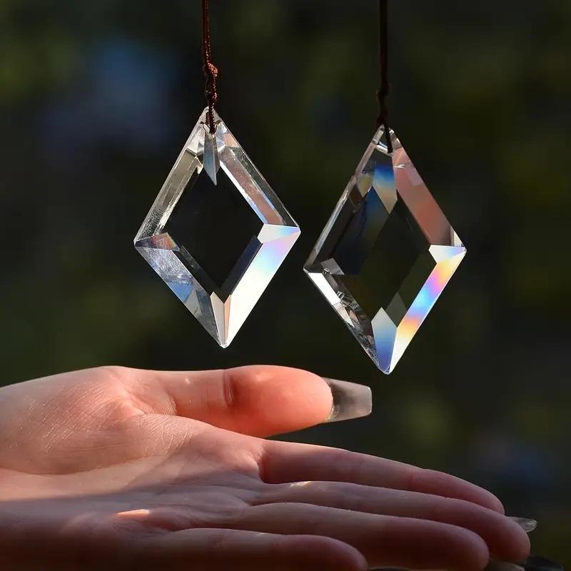 2 Stück Diamantförmige Kristall Lichtfangende Prismen, Regenbogenmacher für Fenster, Balkon, Küche, Gartendekoration