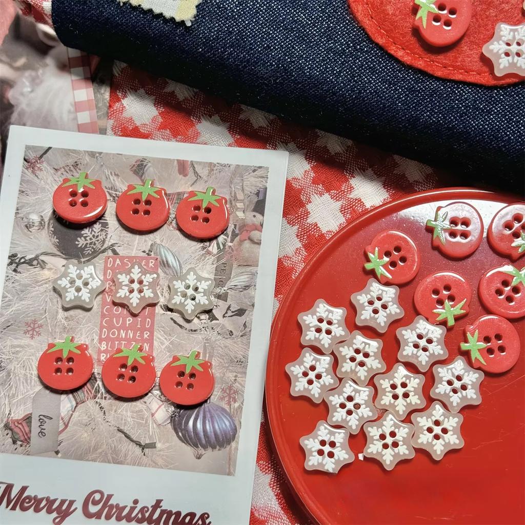 10ks Roztomilé kreslené rajče sněhová vločka Plastové knoflíky Dětský kabát Cardigan Knoflík DIY Dekor Dívka Dětské oblečení Šicí doplňky