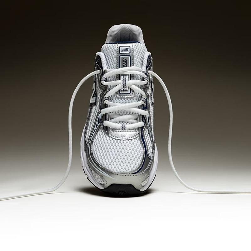 NEW BALANCE Men's and Women's Spring Breathable Mesh Shoes Trendy and Versatile Casual Shoes U740WN2