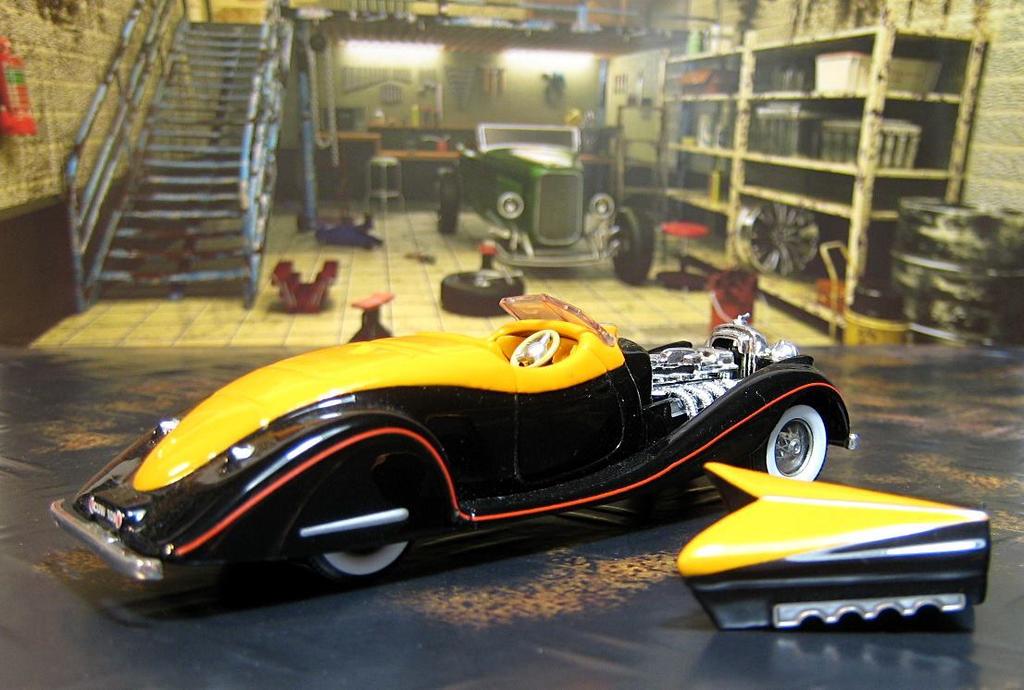 Hot Wheels Classic Bodies Type 57C Bugatti 1932 Duesenberg 100%
