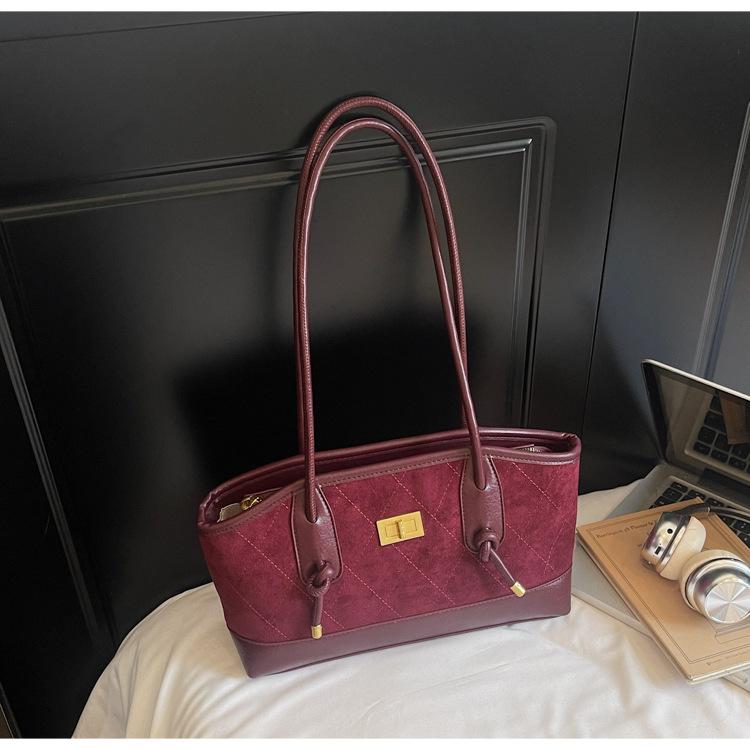 

Xiaoxiangfeng rhombus chain underarm bag women s 2025 new line shoulder commuter bag versatile tote bag бордовый