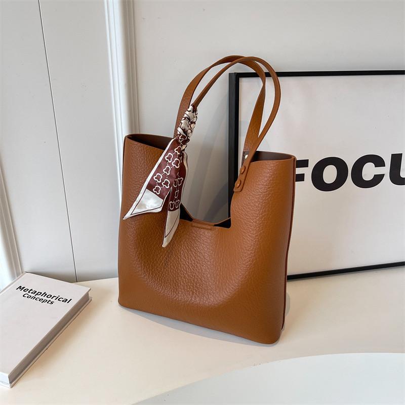 2023 New Arrival Vintage Style Minimalist Shoulder Bag With Large Capacity For Daily Use