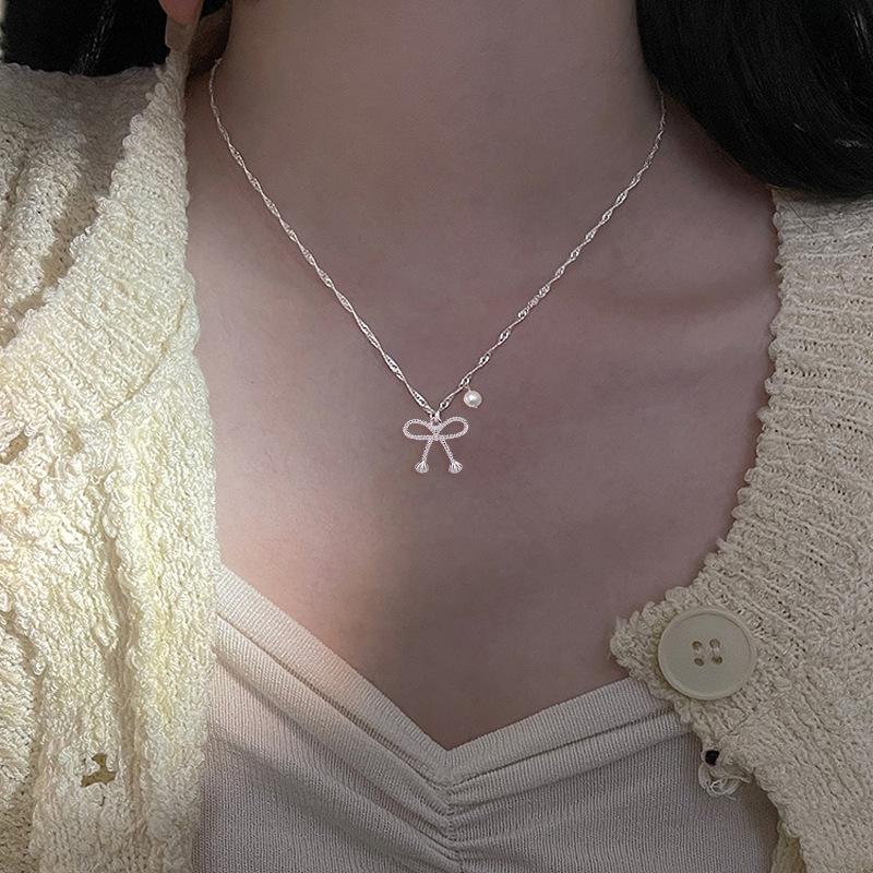 Hollow Pearl Bow Necklace Same Collarbone Chain Glitter Water Wave Chain Sweater Chain