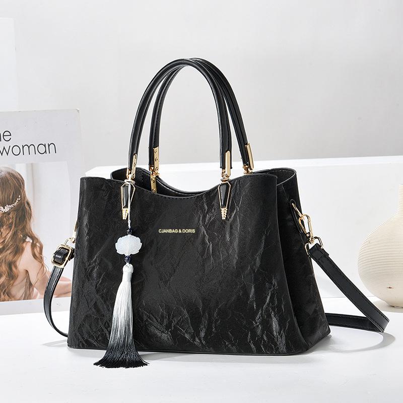 

Fashi Solid Color Crossbody Bag Letter Print With Pendant Decor Tote Bag Large Capacity Handbag Mother Gift чёрный