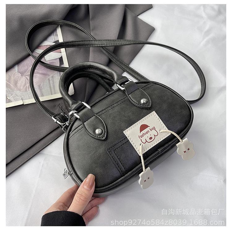 

Niche design hand-held shell bag fashion small bag women s 2025 new retro crossbody bag versatile commuter bag
