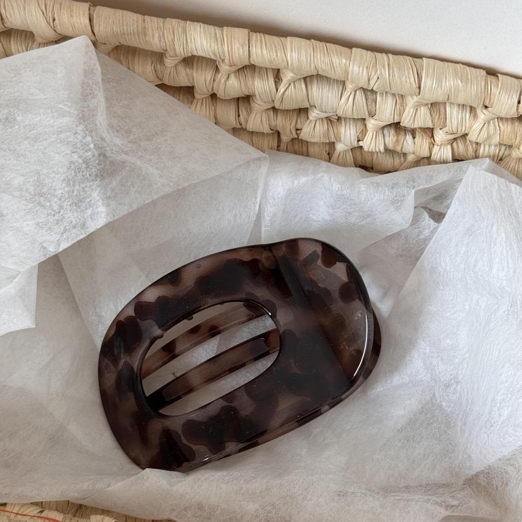 Retro Tortoiseshell Claw Clip: Elegant & Versatile Updo Hair Accessory for Women