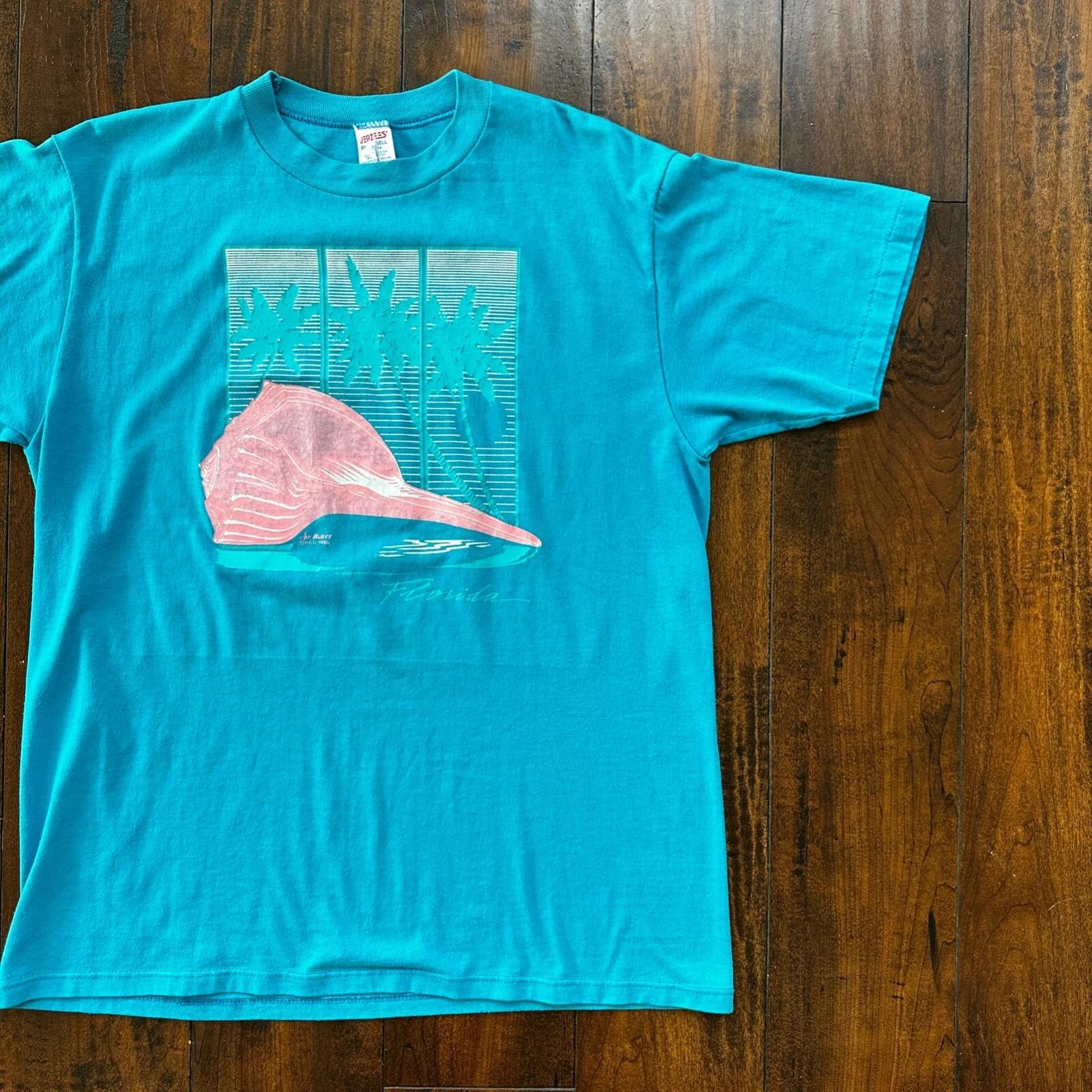 

Flordia Clearwater Beach 90s USA Vintage T Shirt Blue Shell Pink Cute Palm Tree L