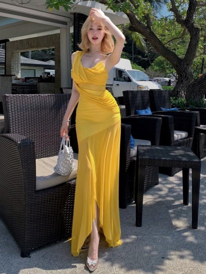Vacation style Spice Girl yellow suspender dress women's summer pleated slim fishtail dress design sense mesh skirt
