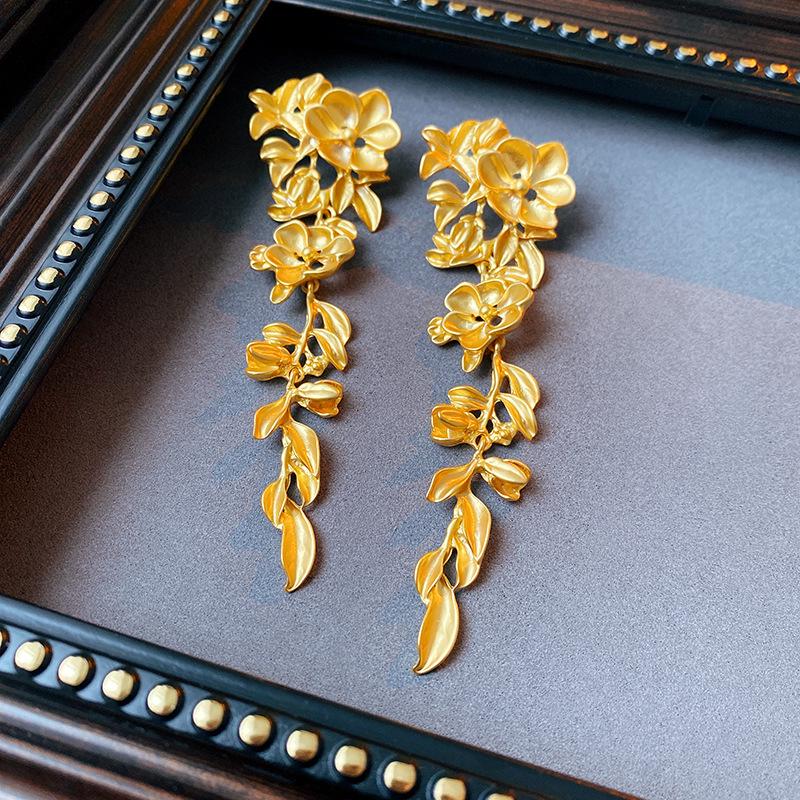 

Серьги-пусеты с подвеской в виде капли бриллианта Серебряная игла - Винтажный роскошный дизайн